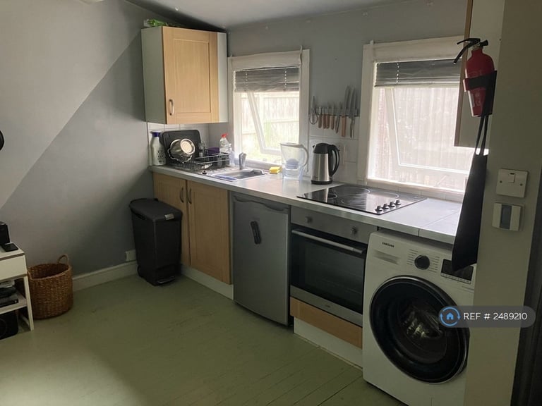 Studio flat in London, London, SE19 (#2489210)