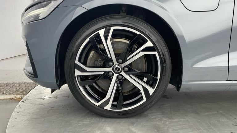 2022 Volvo V60 Recharge Plus T6 AWD plug-in hybrid Electric/Petrol Dark Automatic Estate Hybrid A...