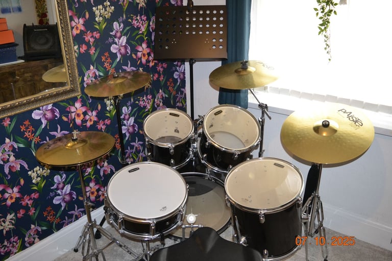 Mapex Tornado Drum Kit with Extra Cymbals, Drum Throne, Music Stand 