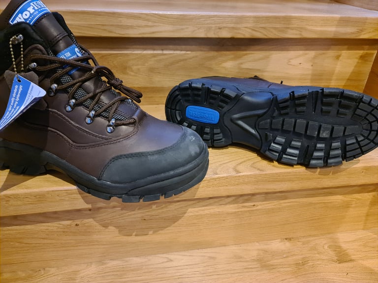 New Safety Boots size 45 (11)