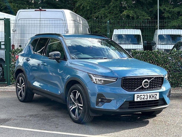 image for 2023 Volvo XC40 2.0 B3 MHEV Plus SUV 5dr Petrol Hybrid DCT Auto Euro 6 (s/s) (163 ps) SUV PETROL ...