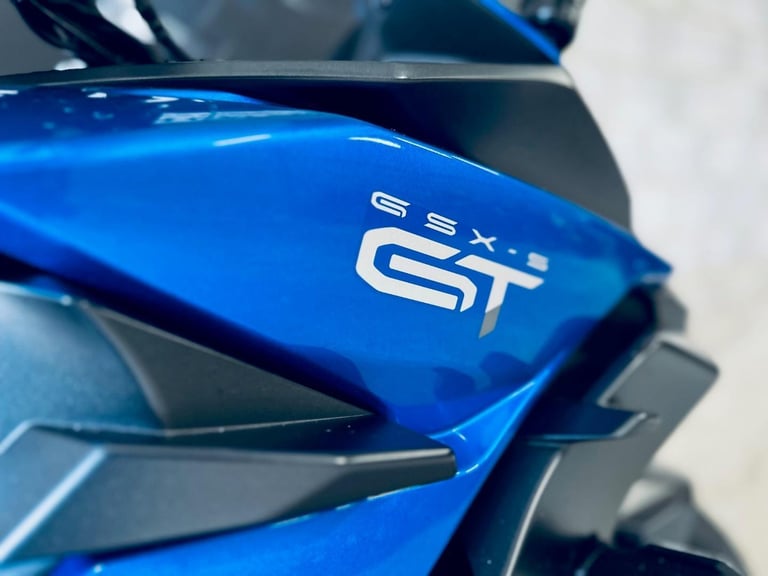 STUNNING LOW MILEAGE 2022/22 SUZUKI GSX-S 1000 GT MOTORCYCLE 