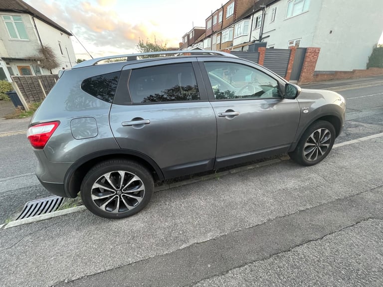 Cheap Nissan, QASHQAI,Manual, spares our repair for sale in Morden, Greater London