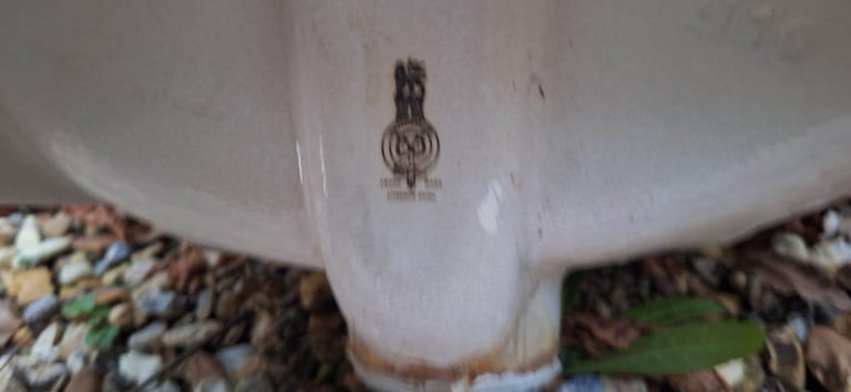 White Ceramic Sink & Pedestal