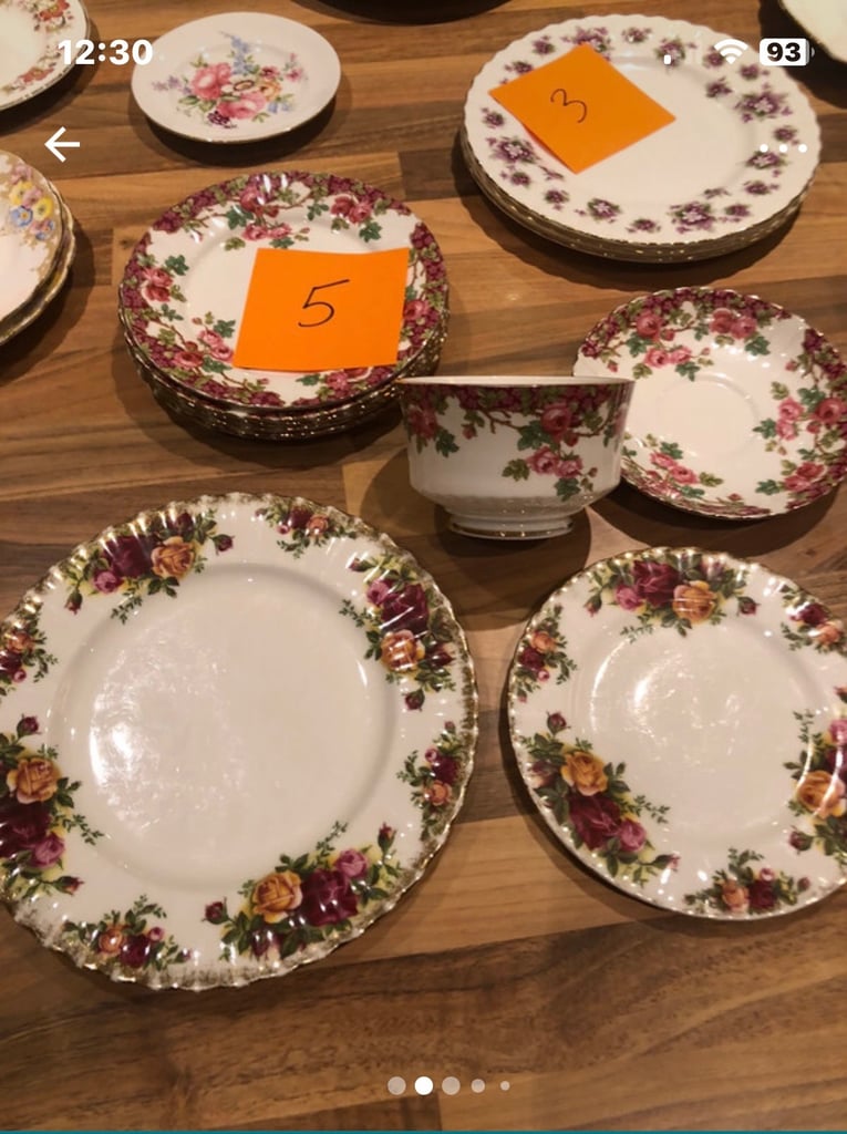 36 Pieces of Bone China Tableware