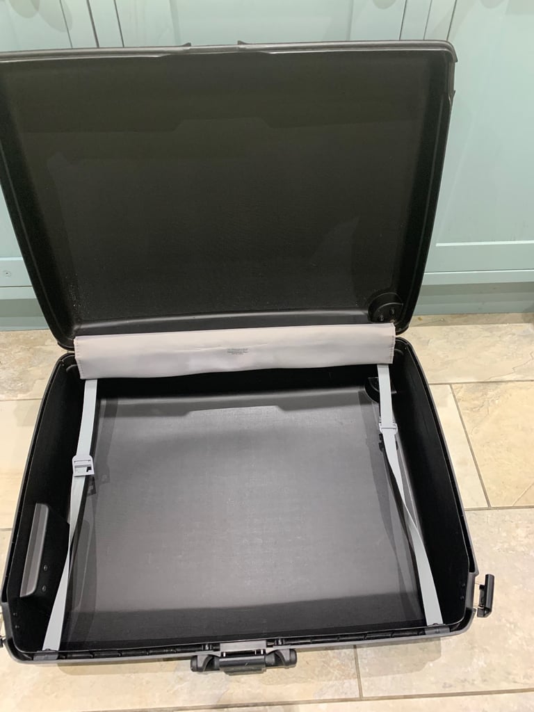 Samsonite very large hard shell suitcase, combination lock, pull handle and wheels