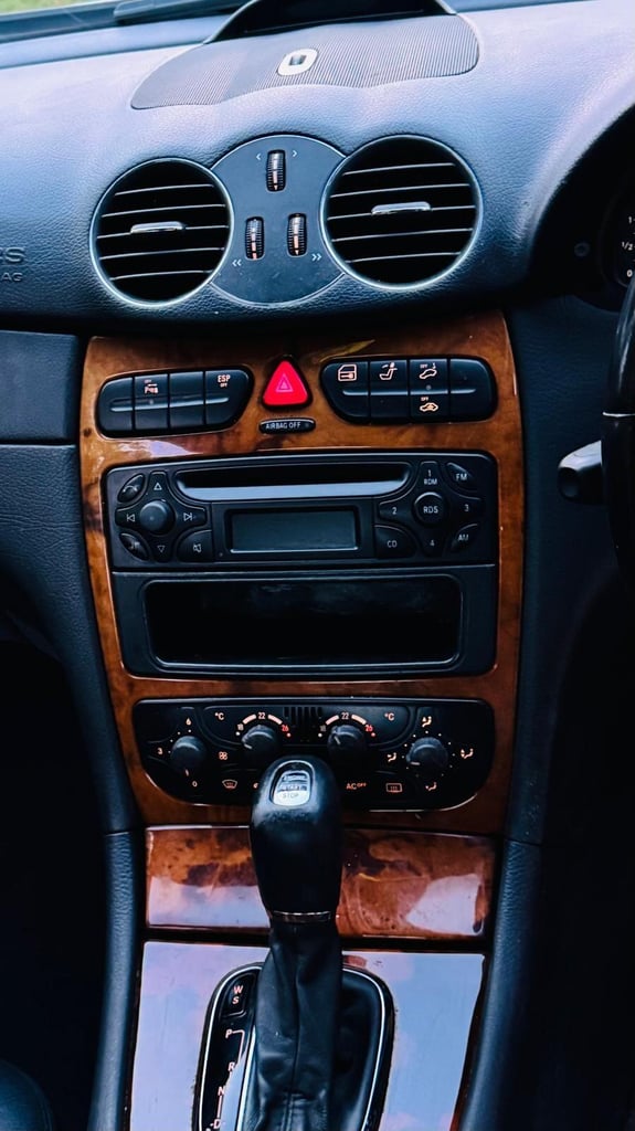 Mercedes-Benz CLK 3.2 CLK320 Elegance 2dr Petrol Automatic - Image 14