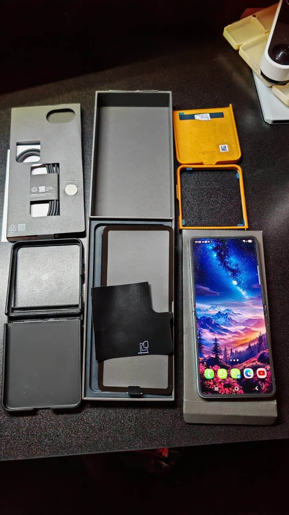 Samsung Galaxy Z Flip 7 512GB, Exclusive Mint Colour | 100% Battery Health