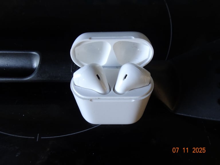 Wireless Bluetooth Earbuds Headphones Earphones In-Ear for All Devices.