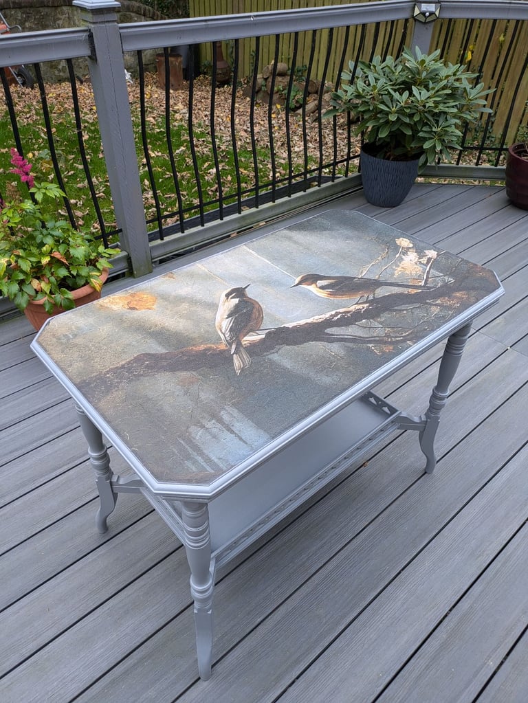  Vintage oak table with bird image