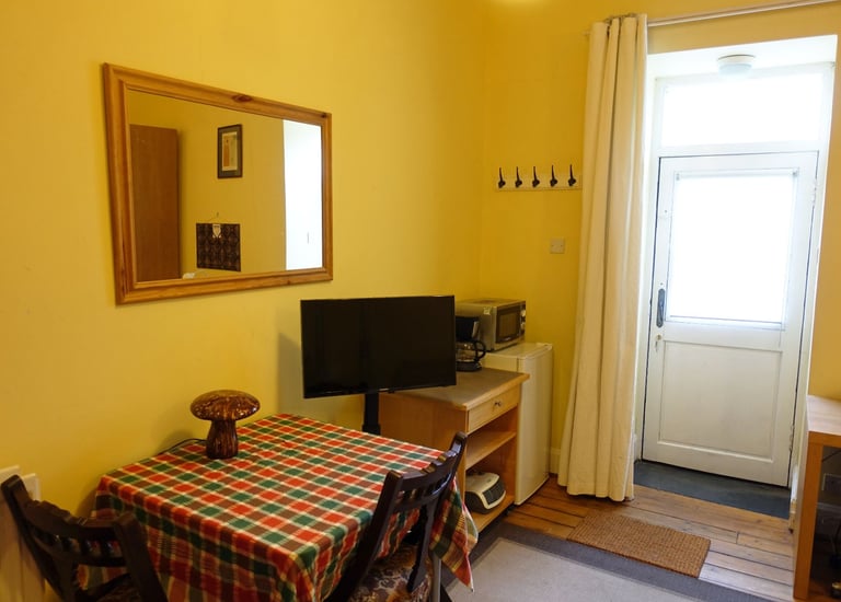 WEST END DOUBLE ROOM WITH PRIVATE ENTRANCE