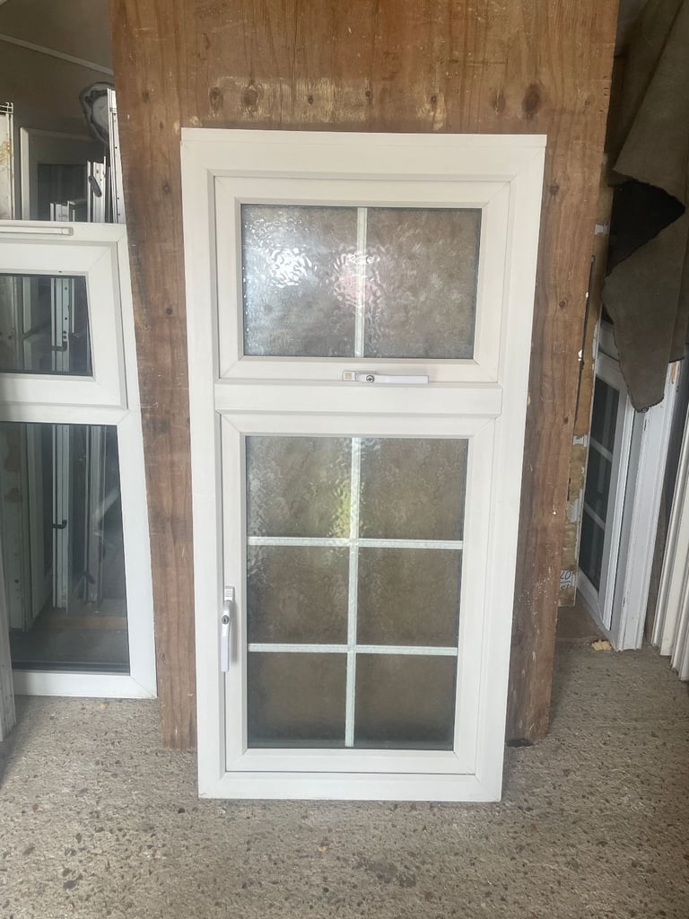 H 131/133 x W 64 cm -  BEAUTIFUL GEORGIAN UPVC DOUBLE GLAZED WINDOW - OBSCURE GLASS (REF: SJ445)