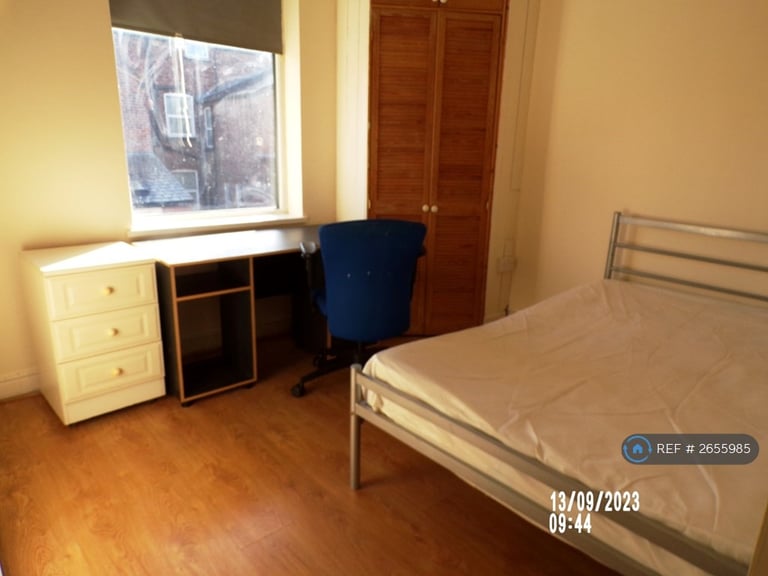 8 bedroom house in Booth Avenue, Manchester, M14 (8 bed) (#2655985)