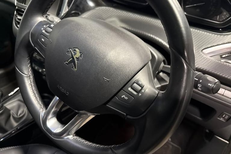 2018 Peugeot 2008 1.2 PureTech Allure Premium 5dr [Start Stop] HATCHBACK PETROL Manual