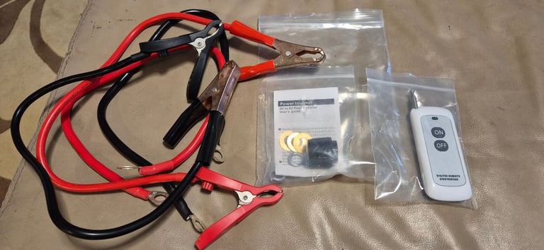 Power inventer 12V and 24V to 230V with portable battery 24V and charger.