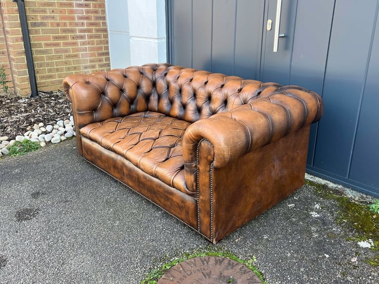 Stunning Fully buttoned Whisky Brown Leather Chesterfield 2-Seater Club Sofa