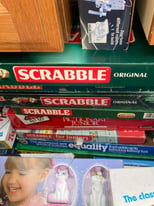 Selection of board games & jigsaws new and used