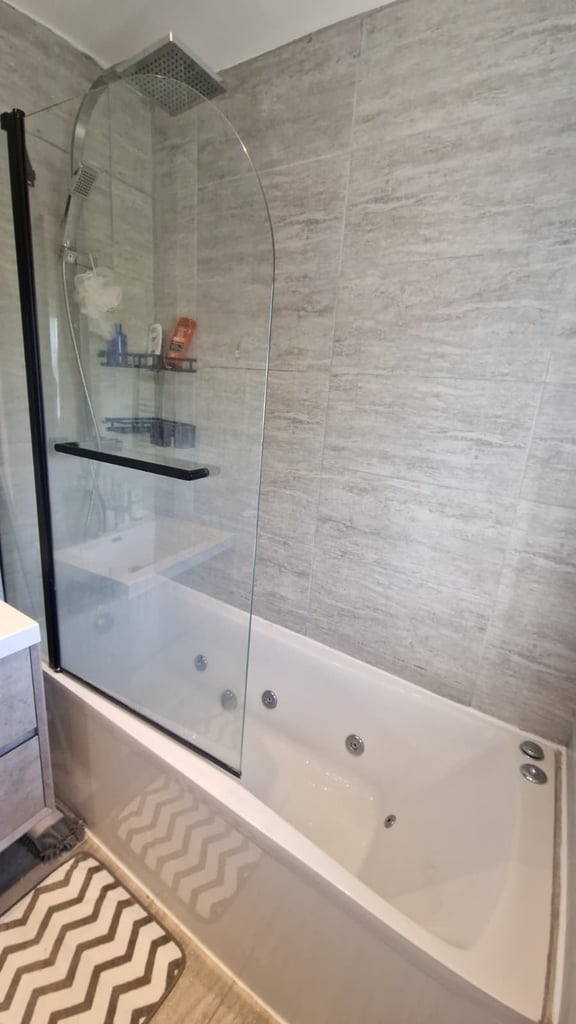 Large single room in a house share