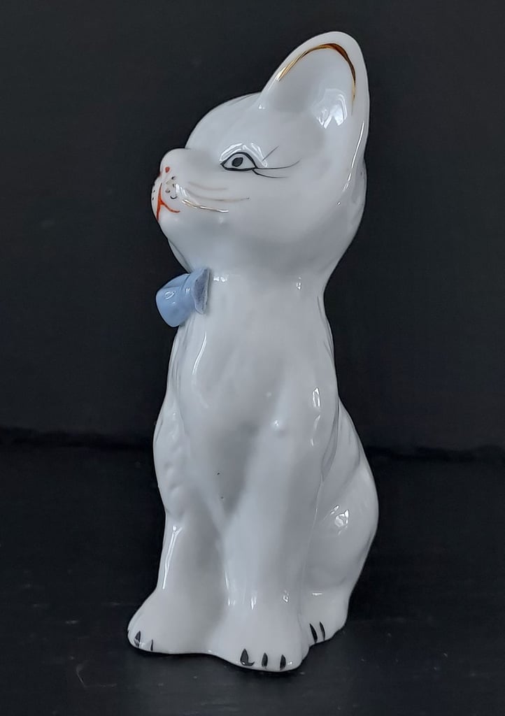 Ceramic Cat Ornament 11 cm Tall