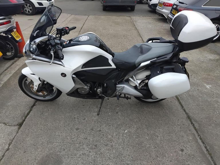 2011 11 HONDA VFR 1200 F-A WHITE VFR1200F FULL LUGGAGE SPORTS TOURER NEW MOT
