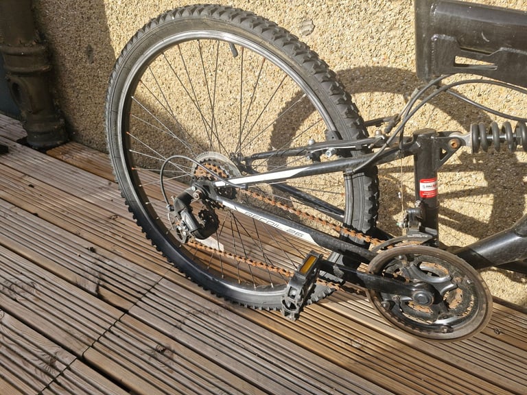 Muddy fox bike black and white
