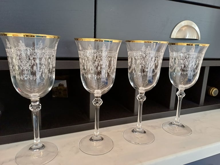 image for Beautiful set of 4 wine glasses with gold rim and ornate design