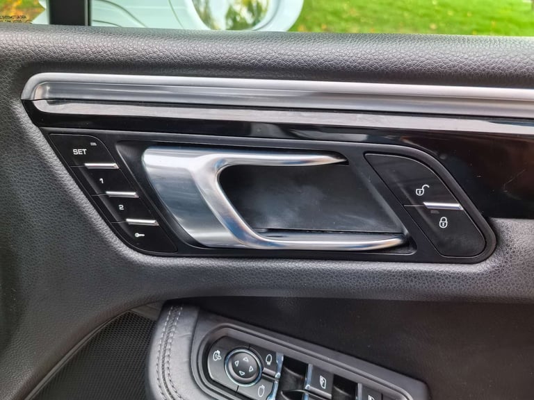 2015 Porsche Macan 3.0 Macan S D Semi-Auto 4WD 5dr SUV Diesel Automatic