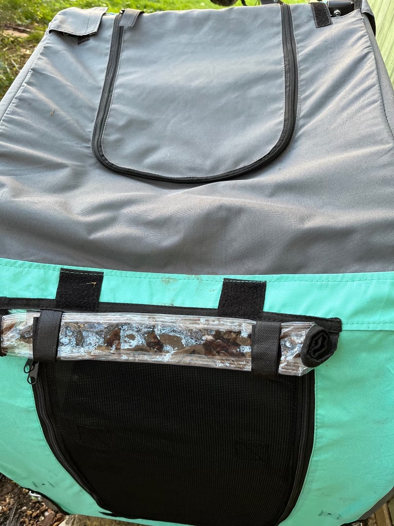 Pet trailer for bicycle