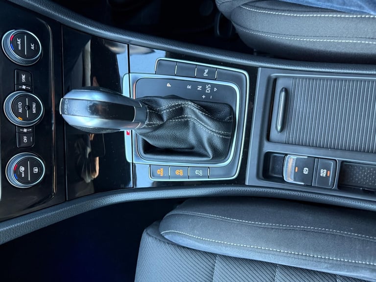 Volkswagen Golf " R " 310 BHP / D.S.G AUTO / 4 MOTION / NEW 19 INCH ALLOYS