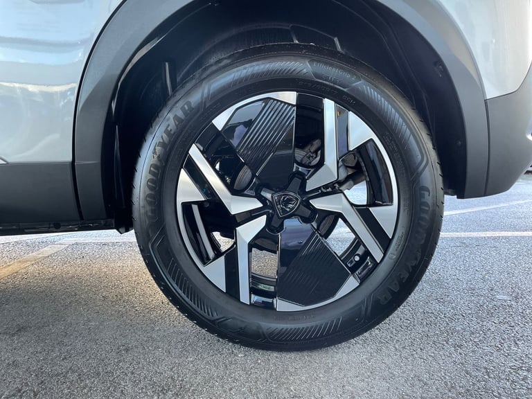 2025 Peugeot 2008 1.2 PureTech 130 Allure 5dr Estate Petrol Manual