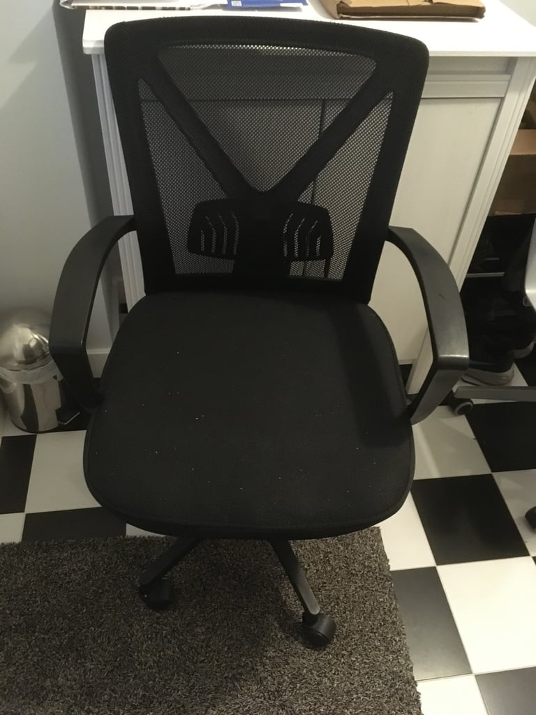 BLACK MESH OFFICE/DESK CHAIR 