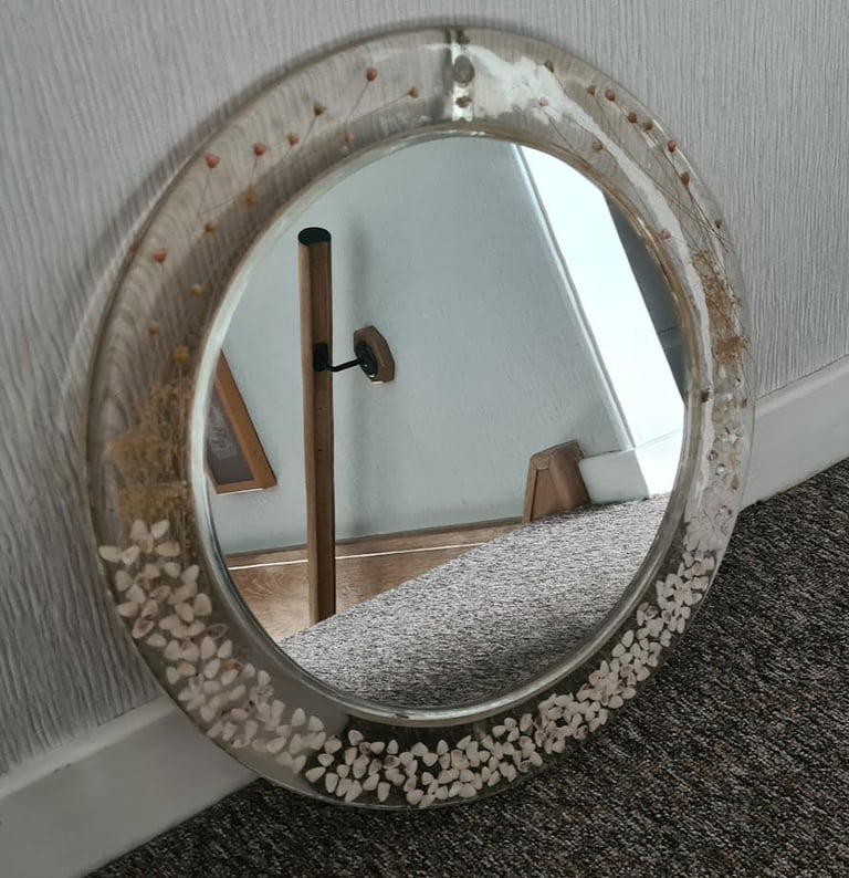 image for Attractive Clear Resin circular mirror - Shells & dried flowers - vgc