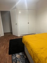 Double room in a 2bedroom to share 