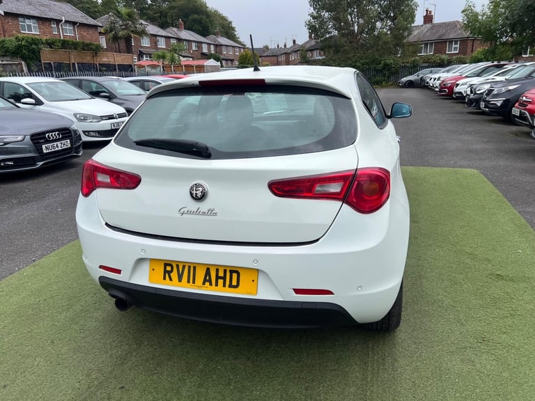 2011 Alfa Romeo Giulietta 1.4 TB MultiAir Lusso Euro 5 (s/s) 5dr HATCHBACK Petrol Manual