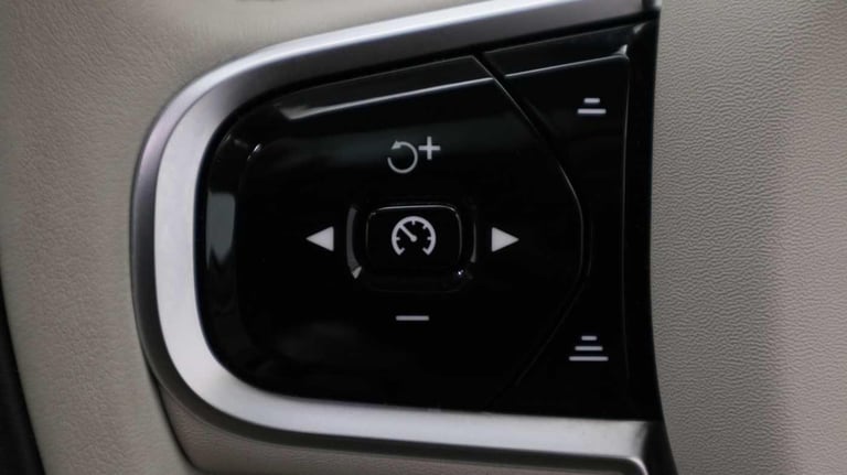 2024 Volvo XC60 2.0h T8 18.8kWh Ultra Bright Auto AWD Euro 6 (s/s) 5dr ESTATE Petrol/Electric Hyb...