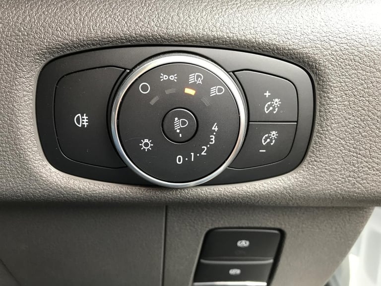 BRAND NEW Ford Transit 350M L2 H3 Leader Van 2.0L 130PS 6 Speed in Frozen White