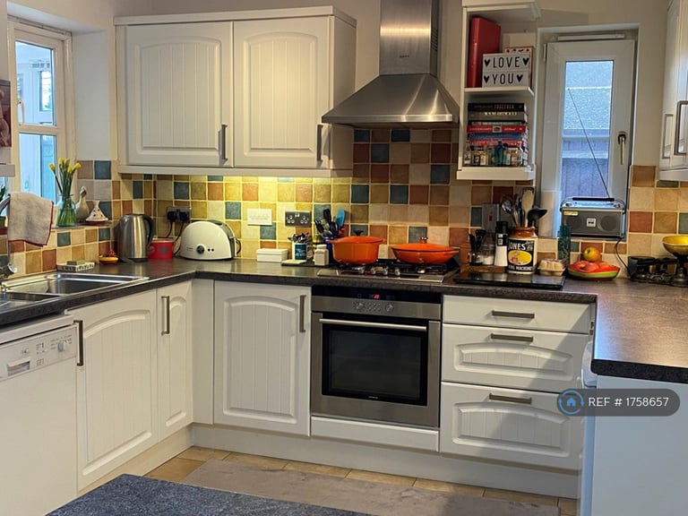 4 bedroom house in Horn Lane, Stony Stratford, Milton Keynes, MK11 (4 bed) (#1758657)