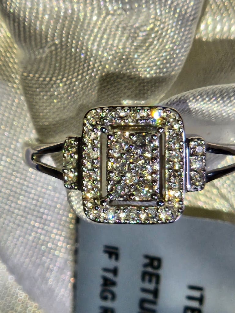 9ct White Gold Size M 32 Diamonds half Eternity Ring SGL Certification New Gold