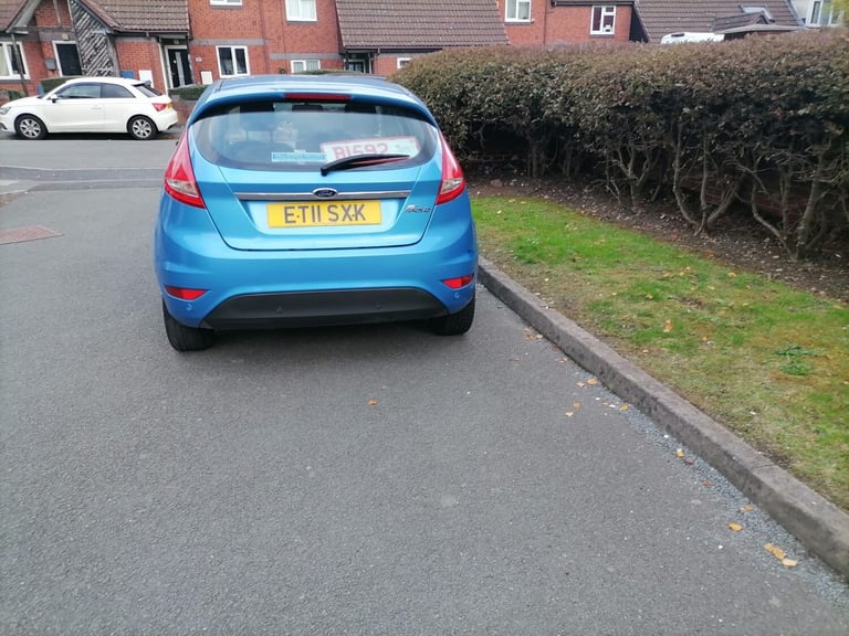 2011 Ford Fiesta 1.4 Zetec 5dr Auto HATCHBACK Petrol Automatic