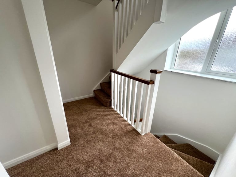 Out class spacious 5 bedrooms semi-detached house in Bakingside, Ilford --Company let allowed