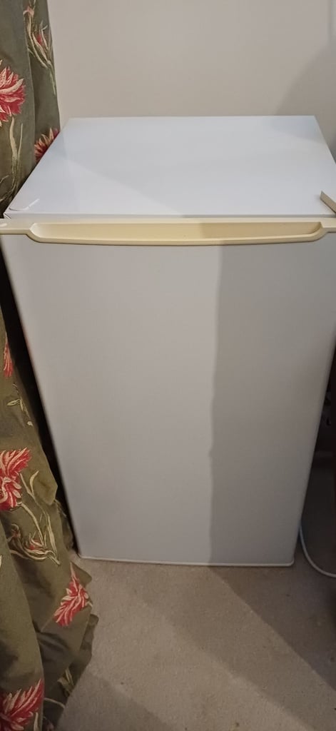 image for Great little under counter fridge