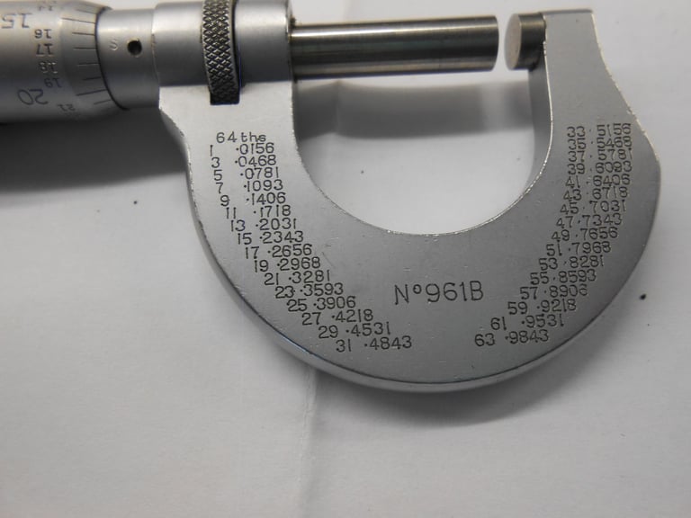 VINTAGE MOORE AND WRIGHT MICROMETER IN CASE.