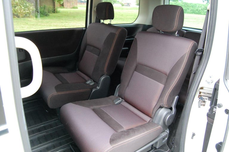 NISSAN SERENA HIGHWAYSTAR V SELECTION 2010 Petrol Automatic in White