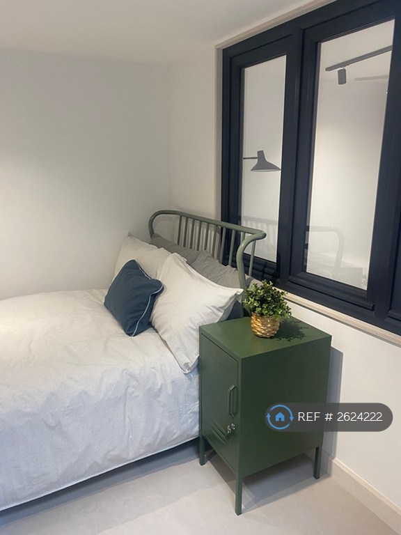 1 bedroom flat in Hackney, London, E9 (1 bed) (#2624222)