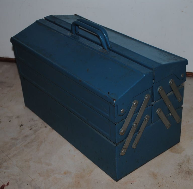 GARAGE CLEAROUT CANS RAMPS TOW ROPE JUMPERS TOOL BOX ETC