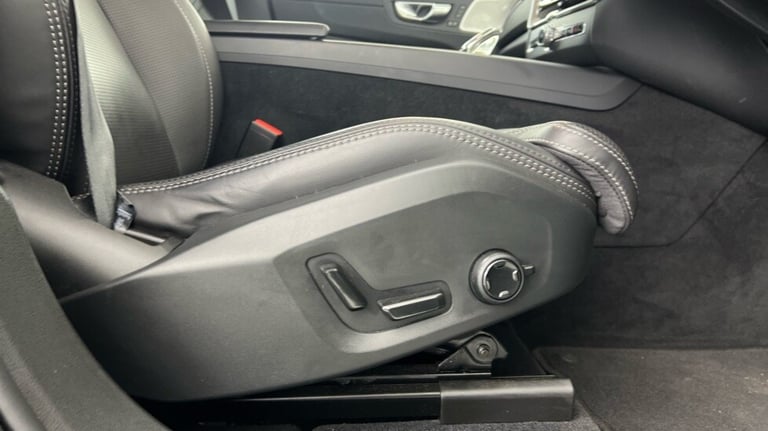 2022 Volvo XC60 Ultimate, B5 AWD mild hybrid, Petrol, Dark Estate Petrol Automatic