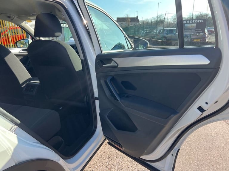 2017 Volkswagen Tiguan 2.0 TDI S SUV 5dr Diesel DSG 4Motion Euro 6 (s/s) (150 ps) ESTATE Diesel A...