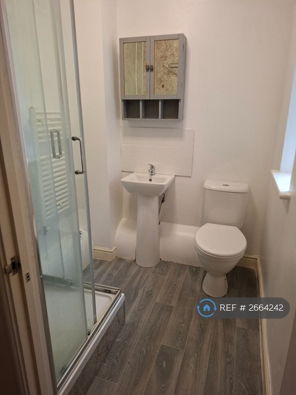 2 bedroom flat in Berrow Road, Burnham On Sea, TA8 (2 bed) (#2664242)