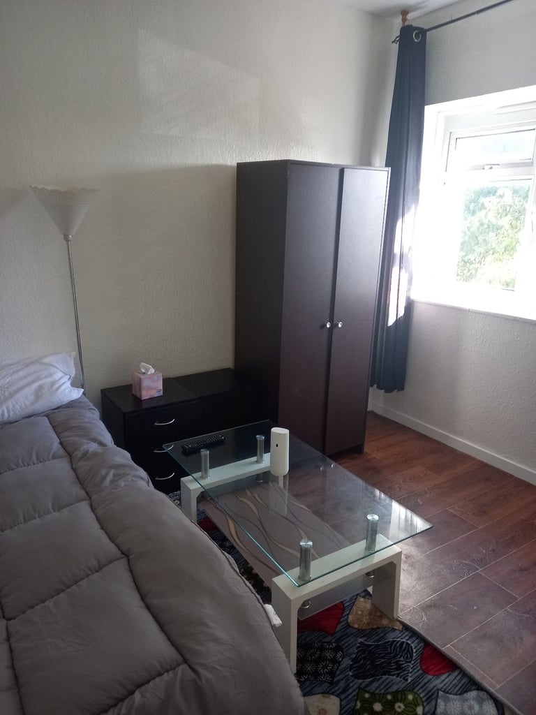 Hi this is large double bed in large Room 