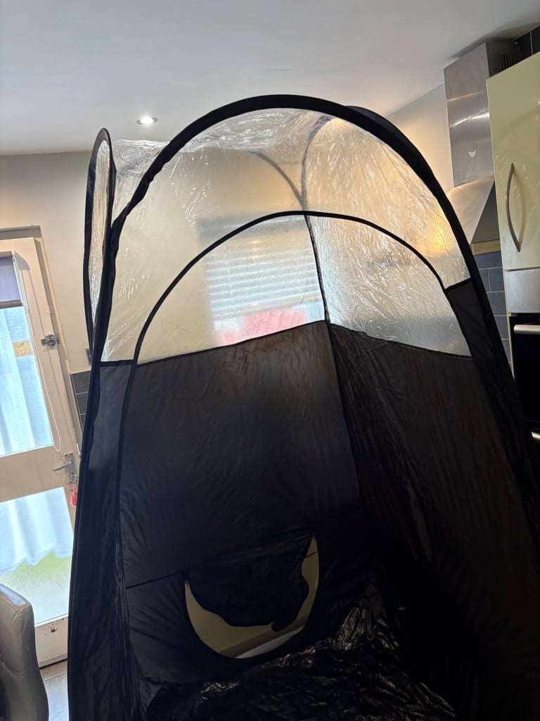 Spray tan machine and tent 
